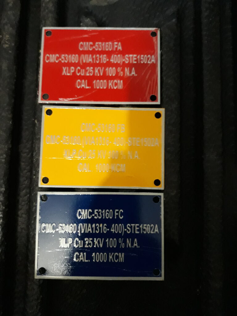 placas grabadas de colores