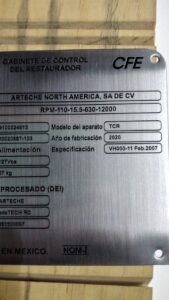 placa grabada de acero para identificacion de datos de equipo electrico